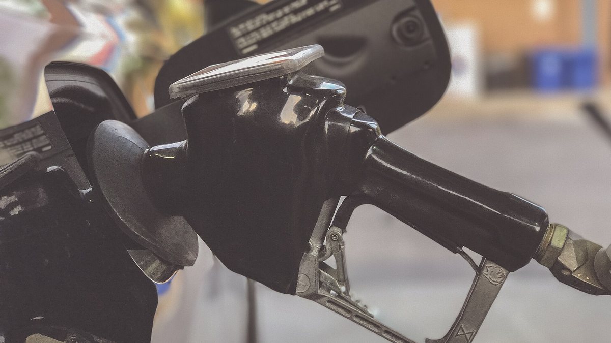 La gasolina 95, en su precio más bajo en 30 días